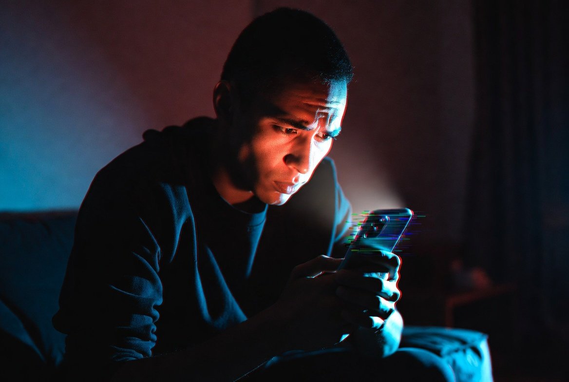 How to tell your phone is hacked before scammers destroy your life