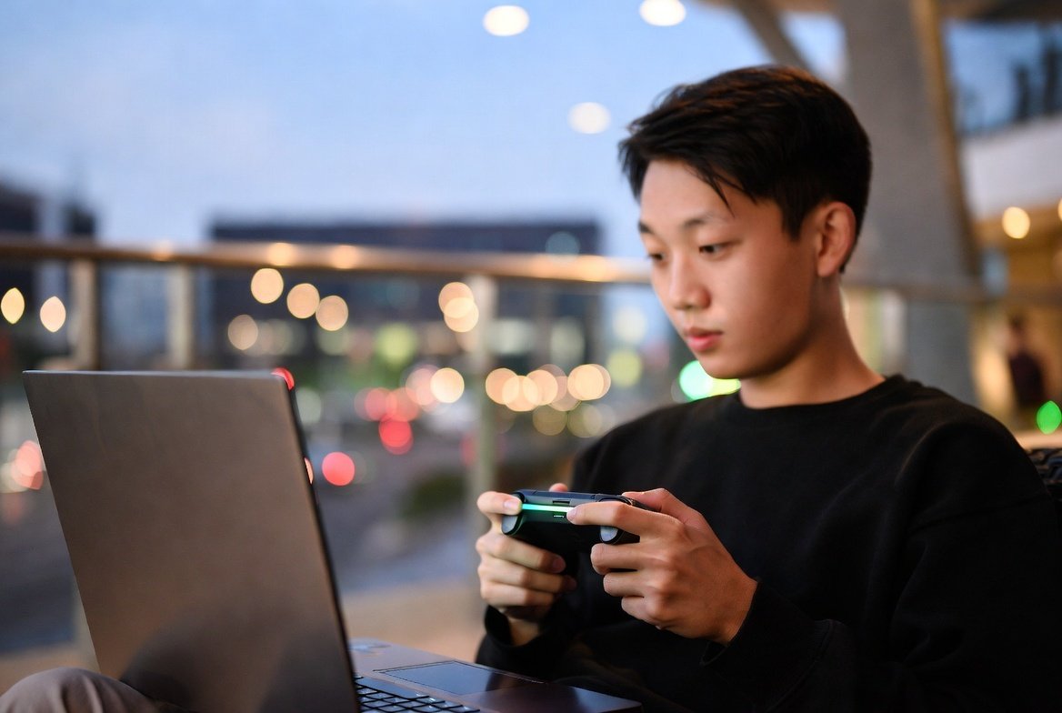How Gamers Stay Connected Anywhere With Free Wi Fi Access